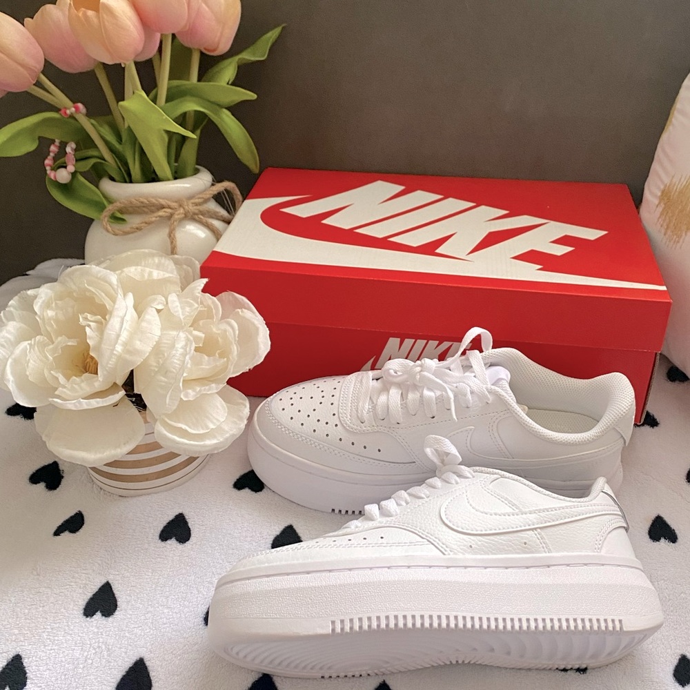 NIKE Court Vision Altar